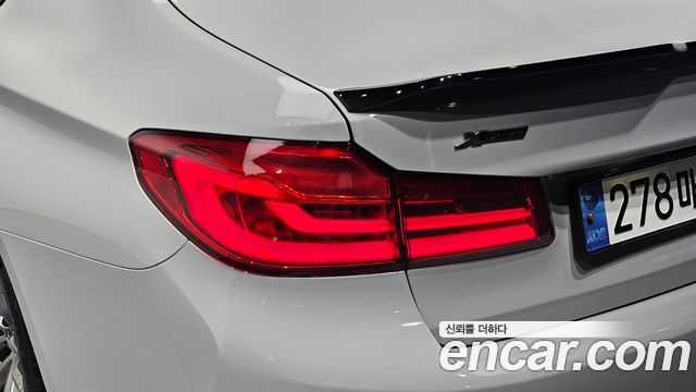 BMW 5-Series 2019 — photo 9