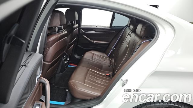 BMW 5-Series 2019 — photo 16