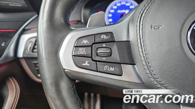 BMW 5-Series 2019 — photo 30