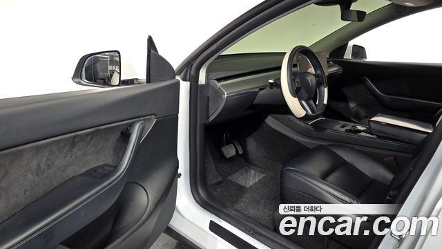 Tesla Model Y 2022 — photo 13