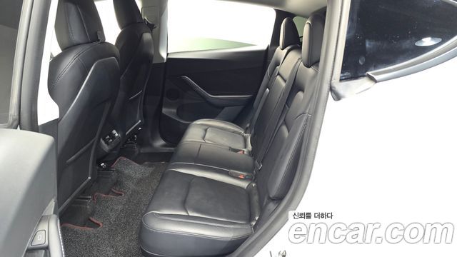 Tesla Model Y 2022 — photo 17