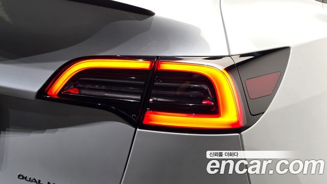 Tesla Model Y 2022 — photo 9