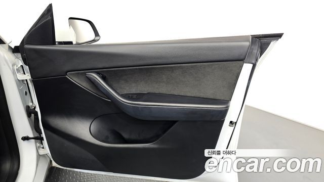 Tesla Model Y 2022 — photo 14