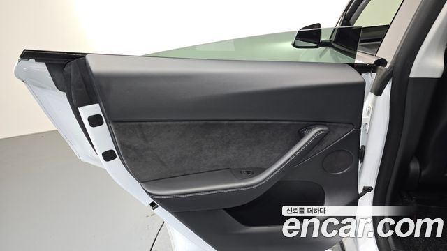 Tesla Model Y 2022 — photo 15