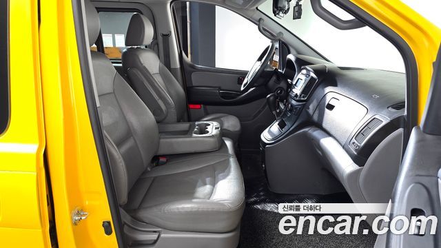 Hyundai Starex 2019 — photo 16