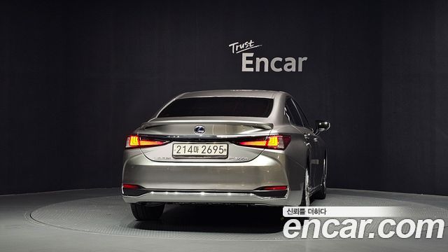 Lexus ES 2022 — photo 4