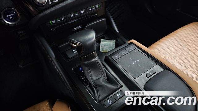 Lexus ES 2022 — photo 9