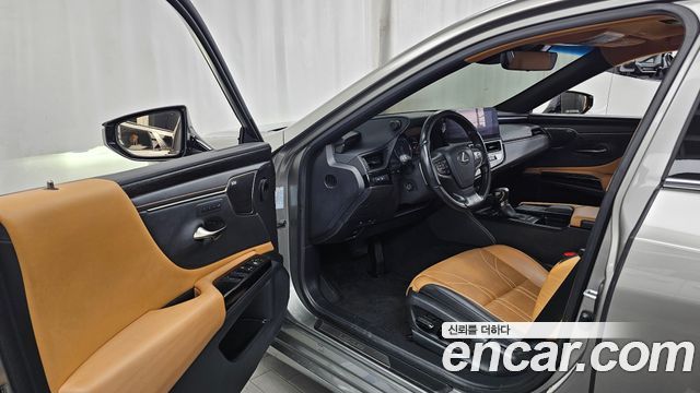 Lexus ES 2022 — photo 10