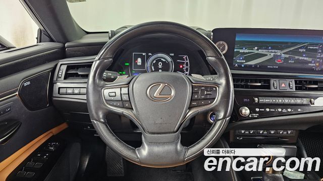Lexus ES 2022 — photo 13