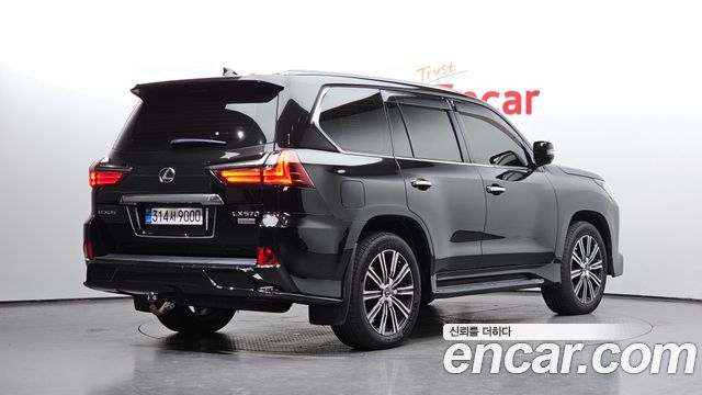 Lexus LX 2019 — photo 2