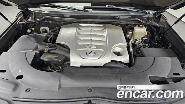 Lexus LX 2019 — photo 6