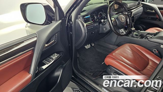 Lexus LX 2019 — photo 10