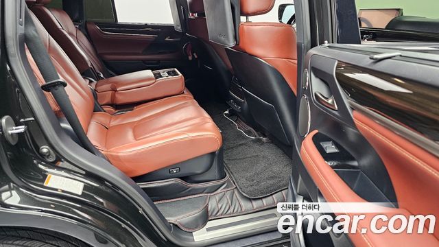 Lexus LX 2019 — photo 11