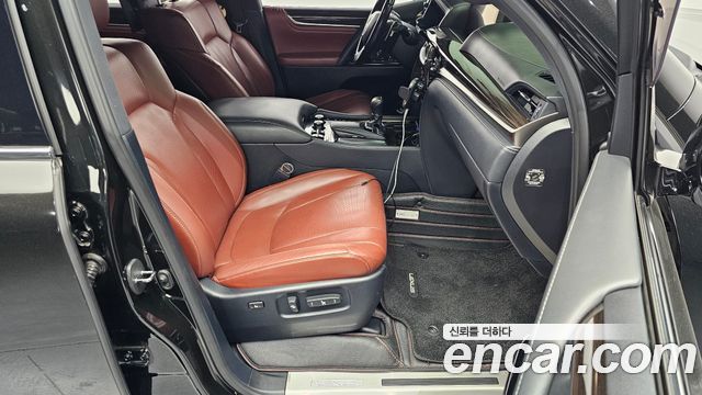 Lexus LX 2019 — photo 12