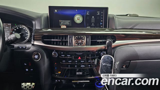 Lexus LX 2019 — photo 13