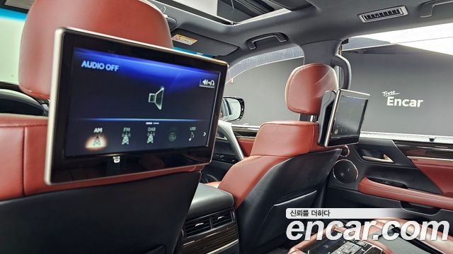 Lexus LX 2019 — photo 20