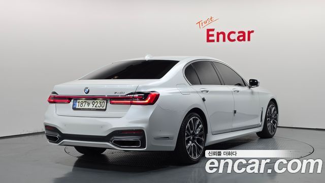 BMW 7-Series 2022 — photo 2
