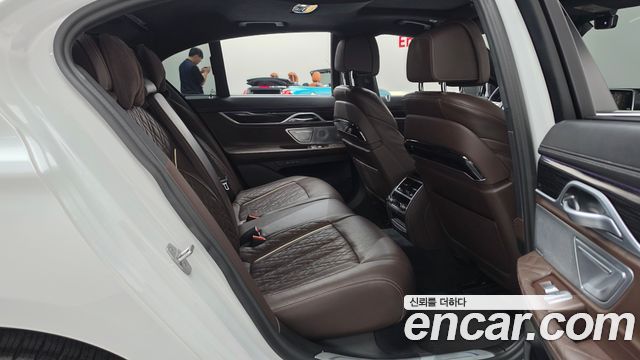 BMW 7-Series 2022 — photo 11