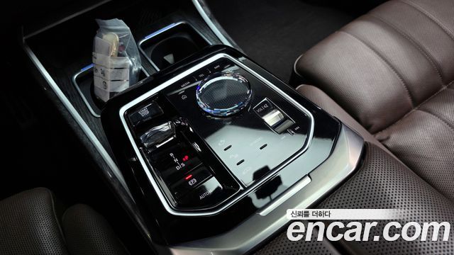 BMW 7-Series 2023 — photo 9