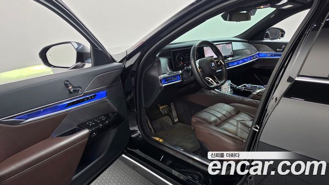 BMW 7-Series 2023 — photo 10