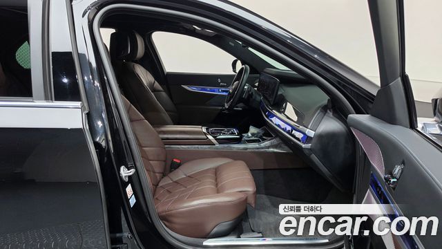 BMW 7-Series 2023 — photo 11