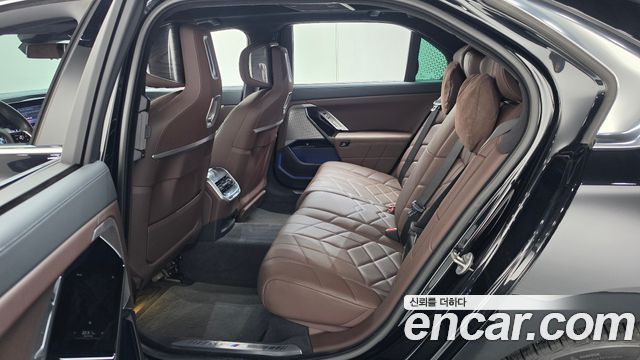 BMW 7-Series 2023 — photo 12