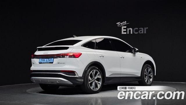 Audi Q4 e-tron 2022 — photo 2