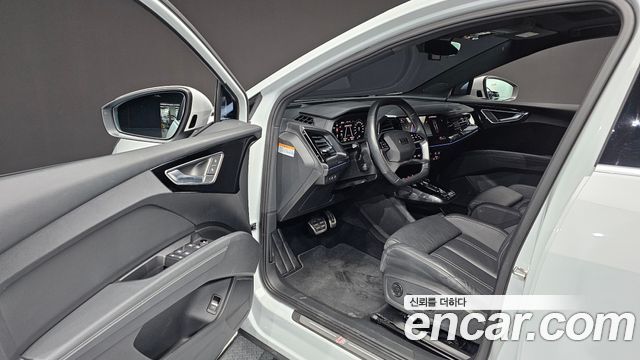 Audi Q4 e-tron 2022 — photo 13