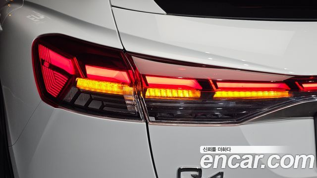 Audi Q4 e-tron 2022 — photo 9