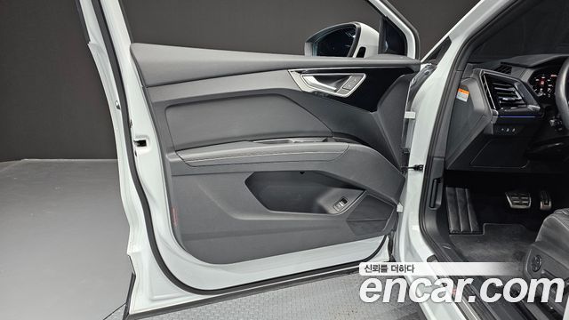Audi Q4 e-tron 2022 — photo 14