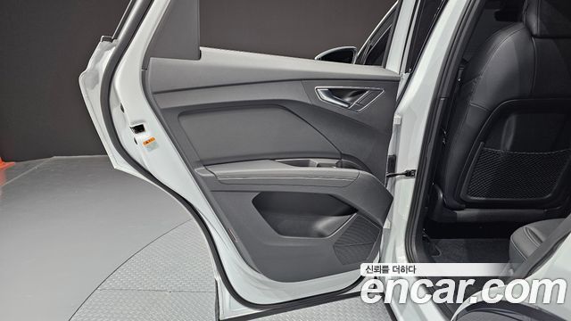Audi Q4 e-tron 2022 — photo 15