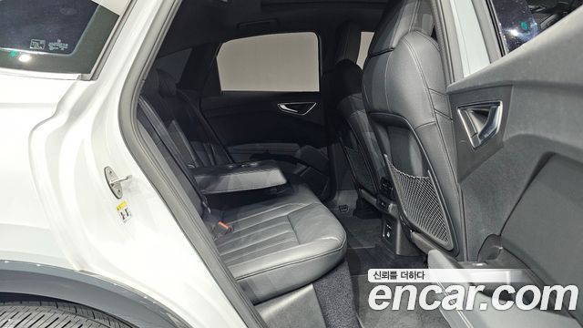 Audi Q4 e-tron 2022 — photo 33