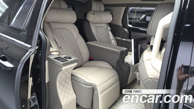 Kia Canival 2023 — photo 17