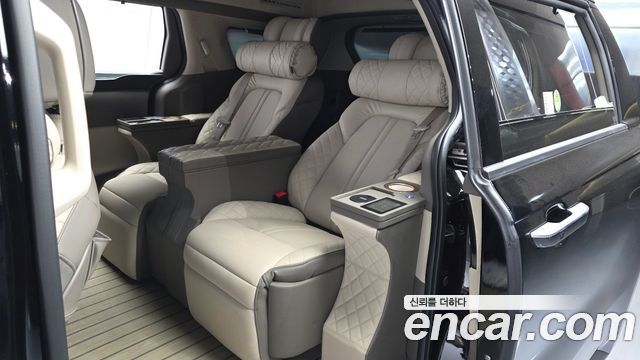 Kia Canival 2023 — photo 18