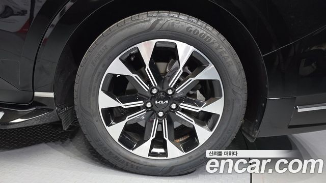 Kia Canival 2023 — photo 7