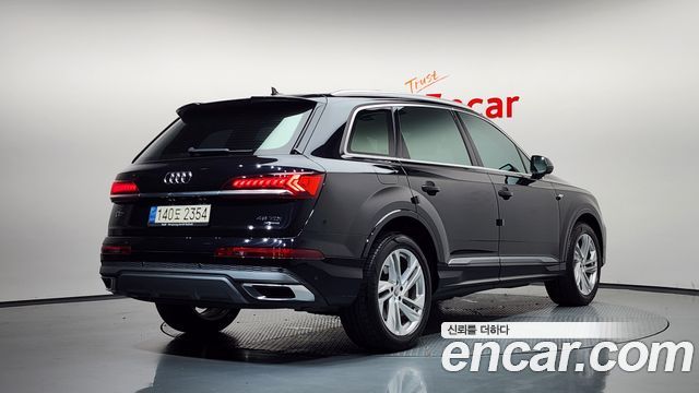 Audi Q7 2021 — photo 2