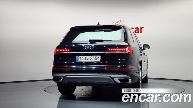 Audi Q7 2021 — photo 4
