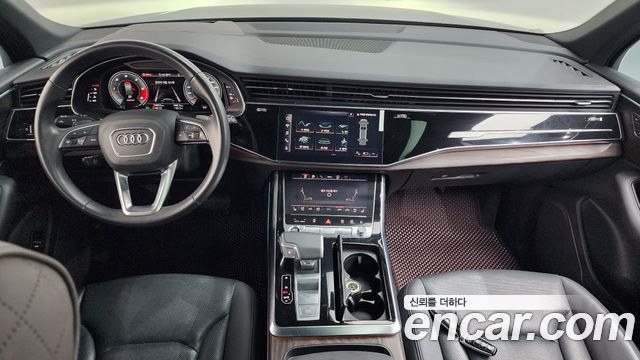 Audi Q7 2021 — photo 10
