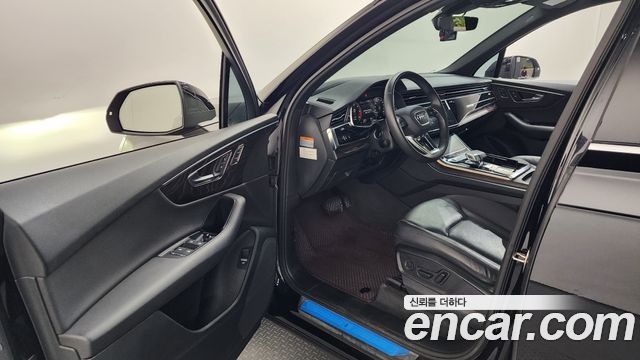 Audi Q7 2021 — photo 13