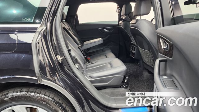 Audi Q7 2021 — photo 17