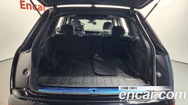 Audi Q7 2021 — photo 23