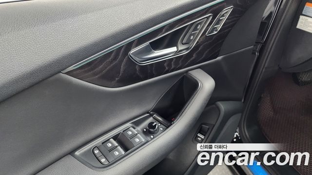 Audi Q7 2021 — photo 24
