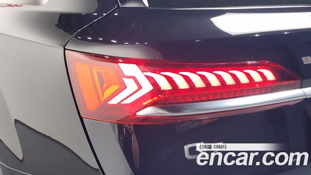 Audi Q7 2021 — photo 9