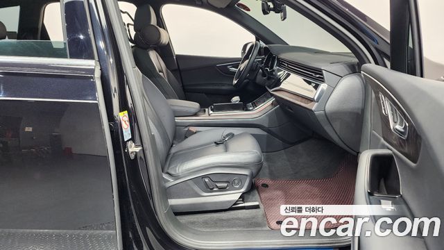 Audi Q7 2021 — photo 16