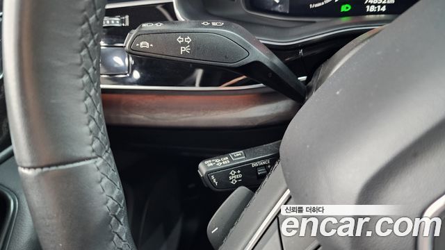 Audi Q7 2021 — photo 29
