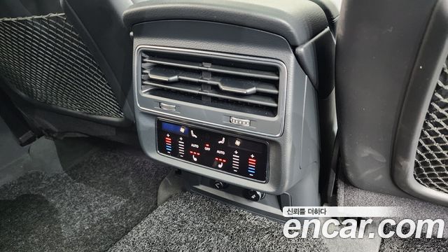 Audi Q7 2021 — photo 31