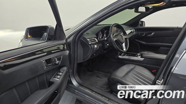 Mercedes-Benz E-Class 2016 — photo 10