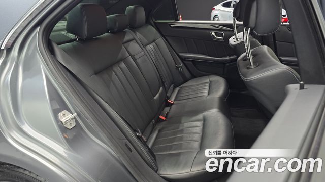 Mercedes-Benz E-Class 2016 — photo 11