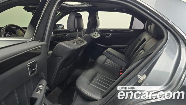 Mercedes-Benz E-Class 2016 — photo 12