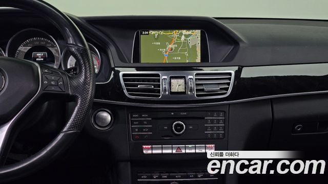 Mercedes-Benz E-Class 2016 — photo 13